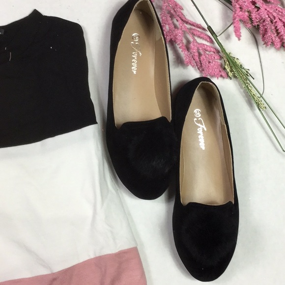 forever Shoes - Boutique velvet loafers faux fur Pom Pom  5.5 nib